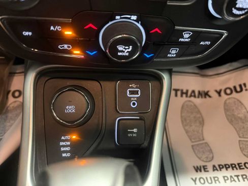 Certified 2019 Jeep Compass Latitude w/ Cold Weather Group AWD/4WD image 35