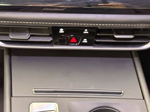 Used 2024 Volkswagen Atlas Cross Sport SE FWD image 18