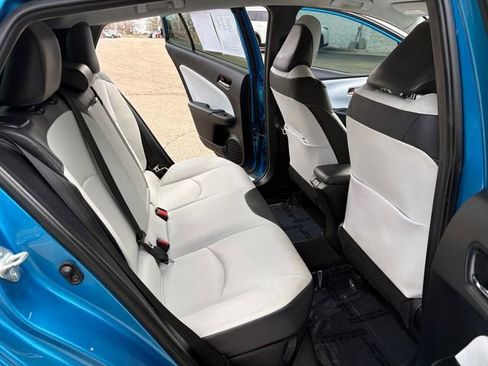 Used 2019 Toyota Prius XLE FWD image 17