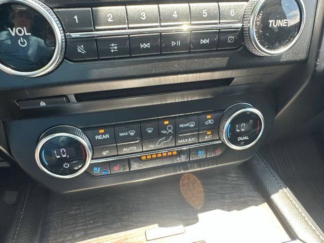 Used 2018 Ford Expedition Limited RWD image 25