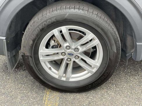 Used 2023 Ford Explorer XLT w/ Equipment Group 202A image 9