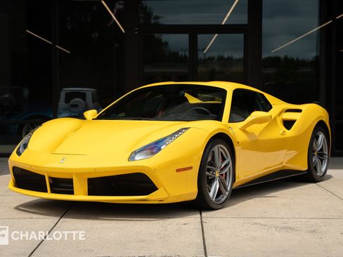 Used 2017 Ferrari 488 Spider image 7