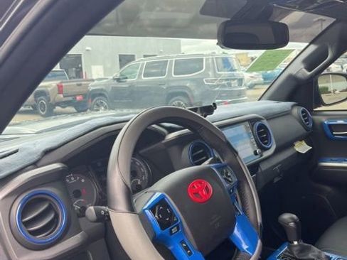 Used 2022 Toyota Tacoma TRD Off-Road w/ TRD Premium Off Road Package image 13