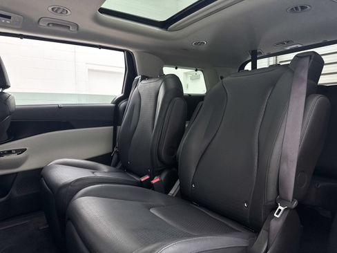 Certified 2023 Kia Carnival SX Prestige FWD image 34