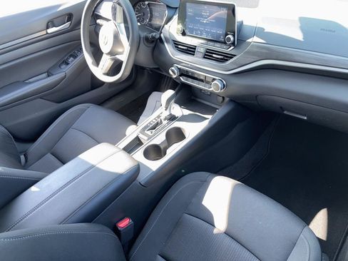 Used 2025 Nissan Altima 2.5 SV image 8