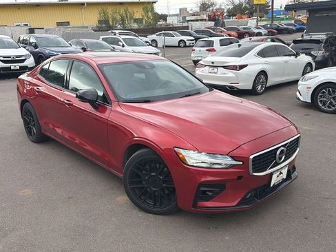 Used 2019 Volvo S60 T5 R-Design FWD image 1