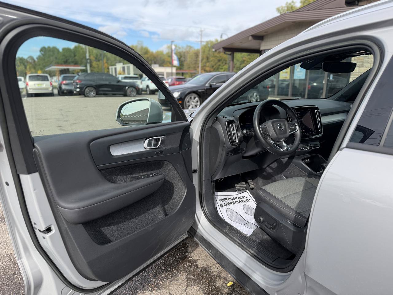 Used 2023 Volvo XC40 B5 Core AWD/4WD image 10
