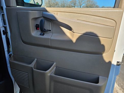 Used 2015 Chevrolet Express 2500 Extended image 19