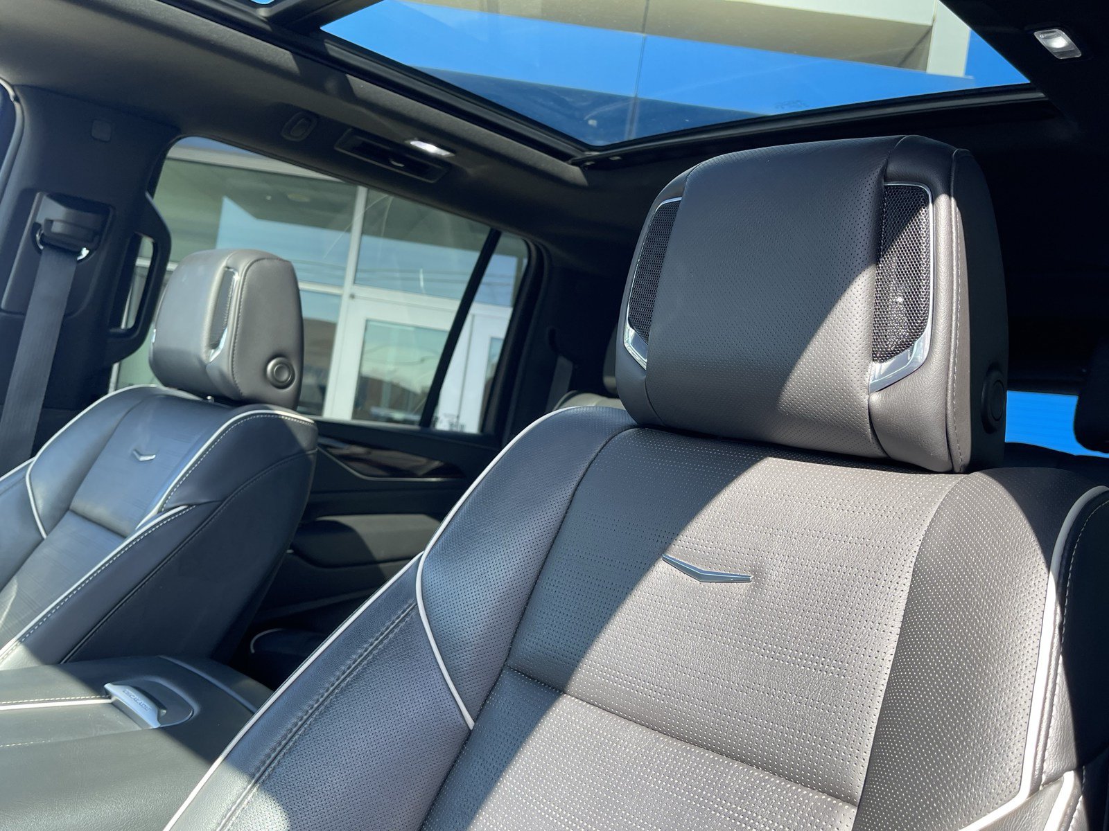Used 2023 Cadillac Escalade ESV Premium Luxury AWD/4WD image 21