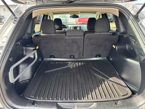 Used 2017 Jeep Cherokee Sport AWD/4WD image 23