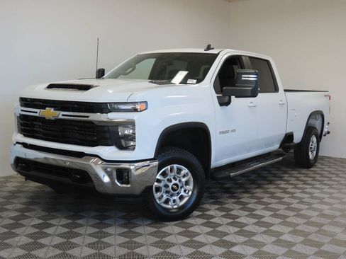 Used 2025 Chevrolet Silverado 2500 LT w/ Safety Package AWD/4WD image 1