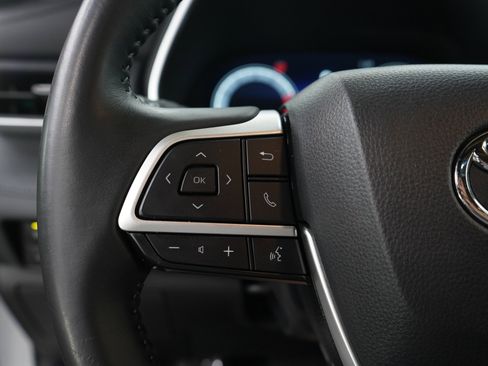 Used 2025 Toyota Highlander XSE AWD/4WD image 18