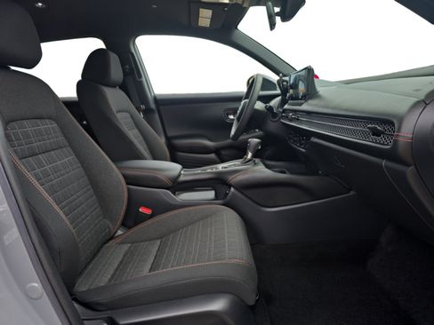 Used 2025 Honda HR-V Sport image 17