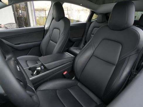 Used 2020 Tesla Model Y Performance image 17