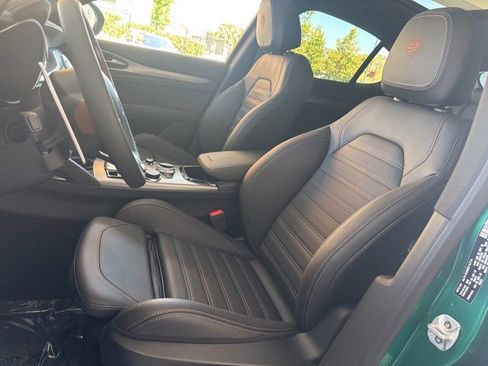 New 2025 Alfa Romeo Stelvio Sprint image 9