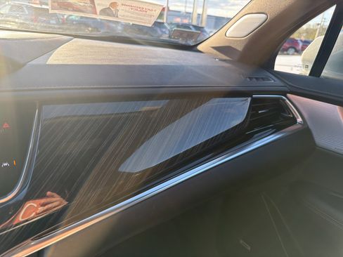 Used 2025 Cadillac XT6 Premium Luxury image 22