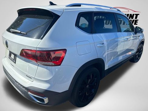 Used 2023 Volkswagen Taos SE w/ Black Wheel Package AWD/4WD image 4