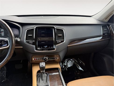 Used 2016 Volvo XC90 T6 Momentum w/ Momentum Plus Package AWD/4WD image 11