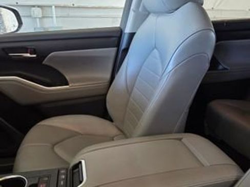 Used 2022 Toyota Highlander XLE image 21