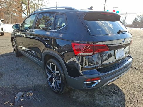 Used 2022 Volkswagen Taos SEL w/ Panoramic Sunroof Package image 4