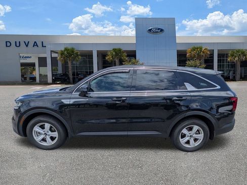 Used 2023 Kia Sorento LX FWD image 4