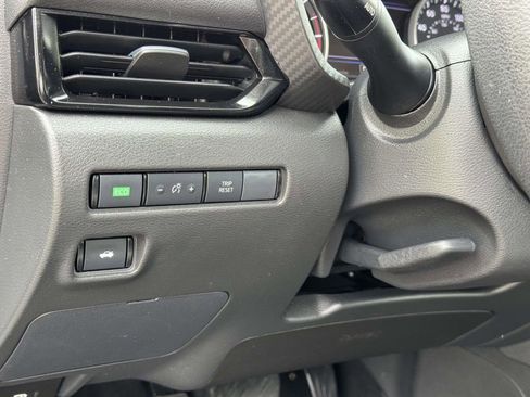Used 2025 Nissan Sentra SV FWD image 10