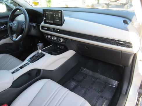 Used 2026 Honda HR-V EX-L image 11
