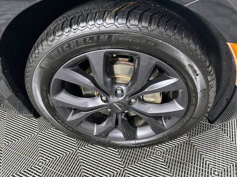 Certified 2018 Chrysler Pacifica Touring-L w/ Premium Audio Group FWD image 13