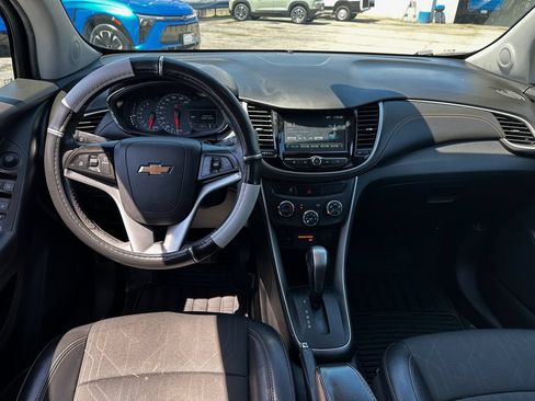 Used 2017 Chevrolet Trax LT w/ LT Convenience Package FWD image 5