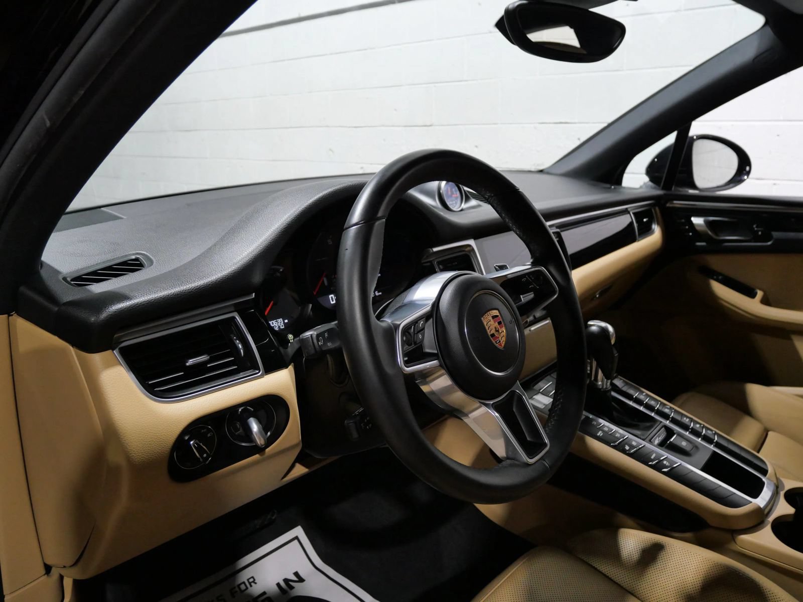 Used 2018 Porsche Macan w/ Premium Package Plus AWD/4WD image 8