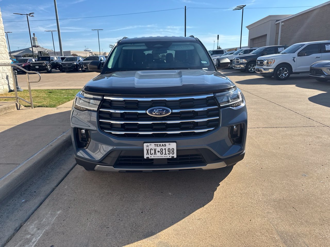 Used 2025 Ford Explorer Active w/ Active Comfort Package RWD image 2