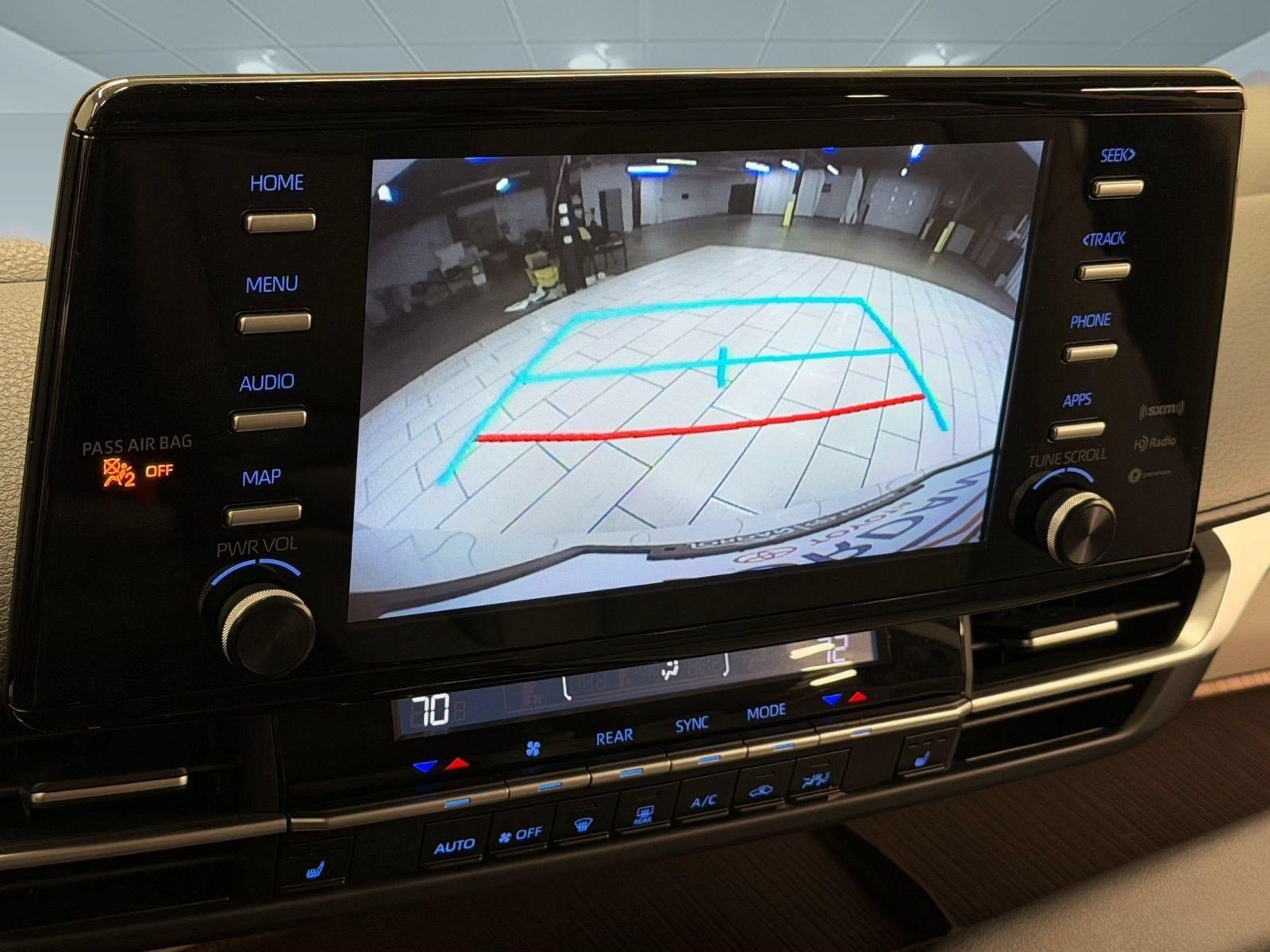 Used 2024 Toyota Sienna XLE FWD image 20