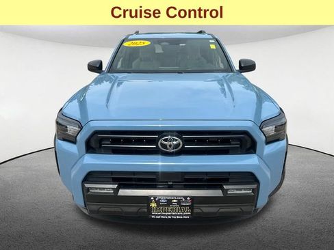 Used 2025 Toyota 4Runner SR5 AWD/4WD image 4