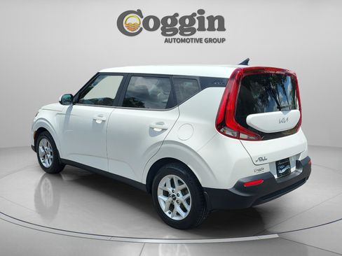 Used 2022 Kia Soul LX w/ Technology Package FWD image 3