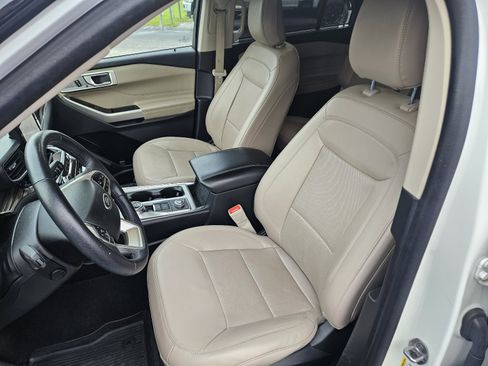 Used 2023 Ford Explorer Limited w/ Equipment Group 301A AWD/4WD image 7