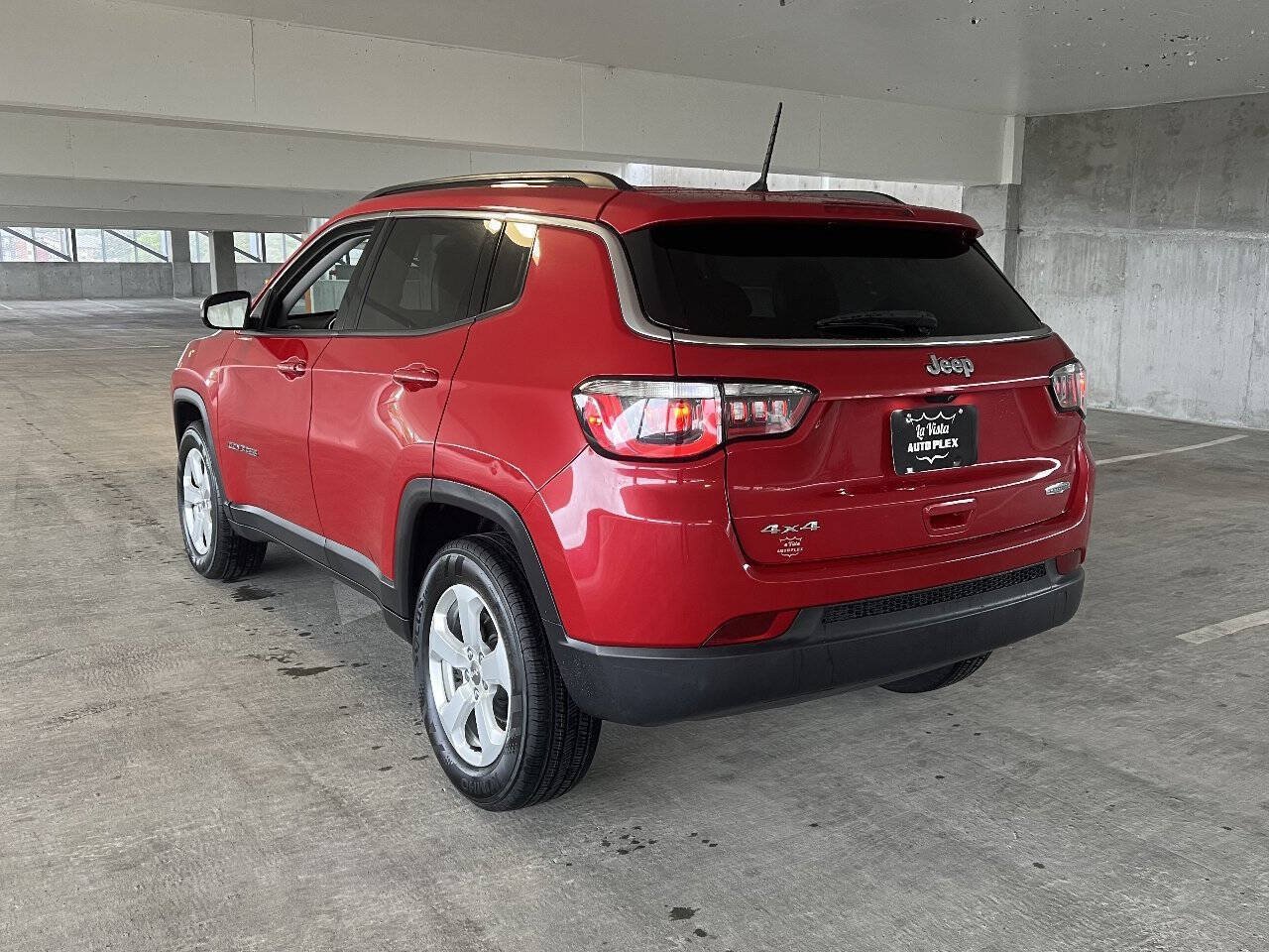 Used 2018 Jeep Compass Latitude AWD/4WD image 14