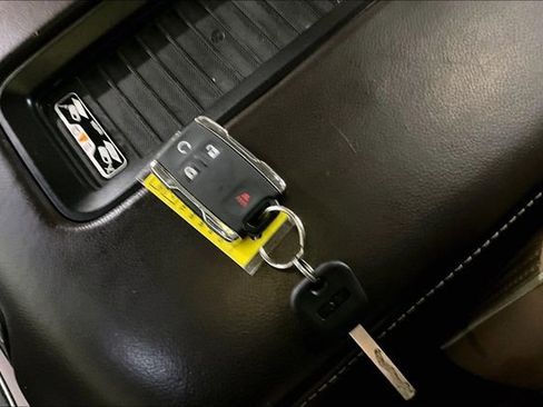 Used 2017 GMC Sierra 2500 Denali w/ Duramax Plus Package AWD/4WD image 30