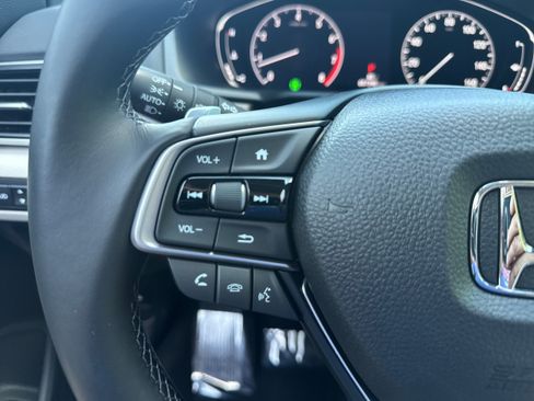 Used 2018 Honda Accord Touring image 24