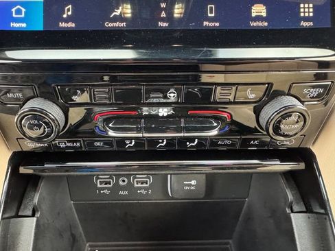 Used 2023 Jeep Grand Cherokee L Limited image 28