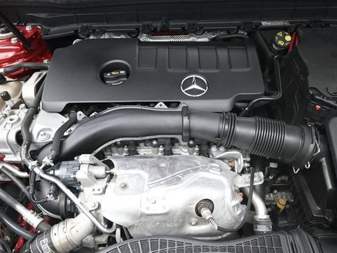 Used 2022 Mercedes-Benz GLB 250 image 30