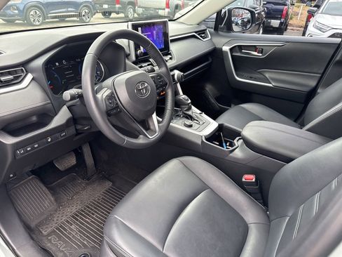 Used 2023 Toyota RAV4 XLE Premium image 12