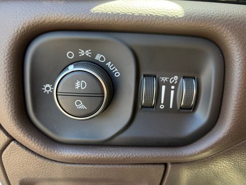 Used 2025 RAM 1500 Laramie w/ Advanced Safety Group II AWD/4WD image 29