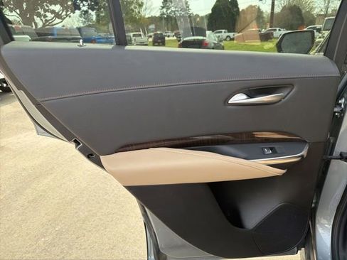Used 2025 Cadillac XT4 Premium Luxury image 16
