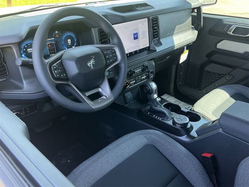 New 2025 Ford Bronco Base image 2