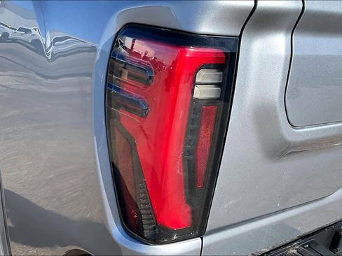 Used 2024 GMC Sierra 2500 AT4 w/ AT4 Premium Plus Package image 28