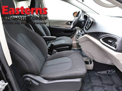 Used 2022 Chrysler Voyager LX FWD image 24