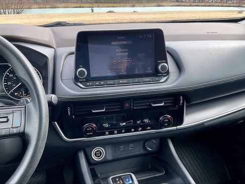 Used 2022 Nissan Rogue SV image 6