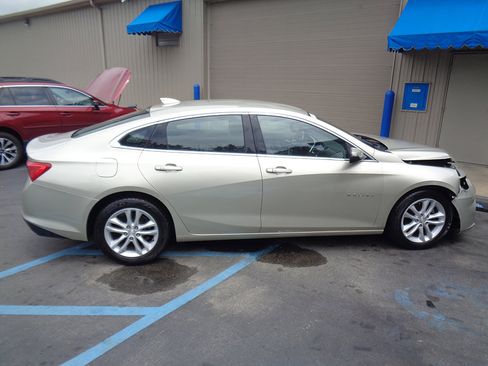 Used 2016 Chevrolet Malibu LT w/ Leather Package FWD image 7