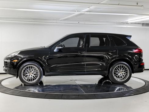Certified 2017 Porsche Cayenne Platinum Edition image 2