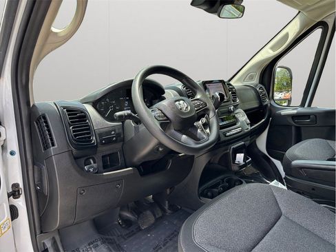 Used 2024 RAM ProMaster 2500 w/ Convenience Group FWD image 6